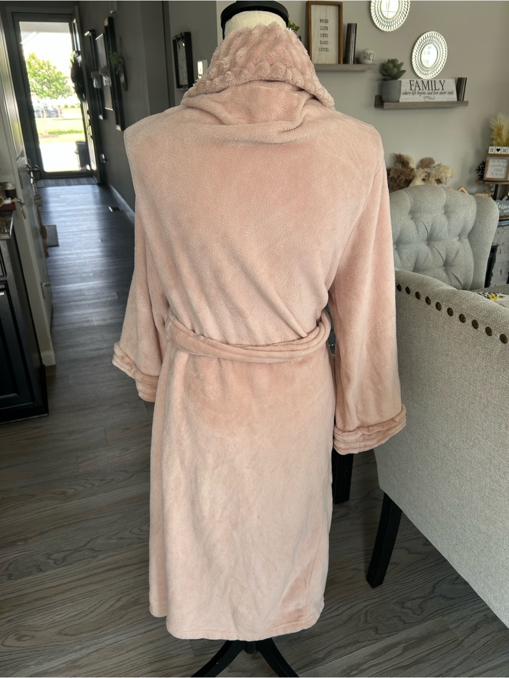 ✨Midnight by Carole Hochman Plush Shawl-Collar Robe in Blush - Picture 3 of 5